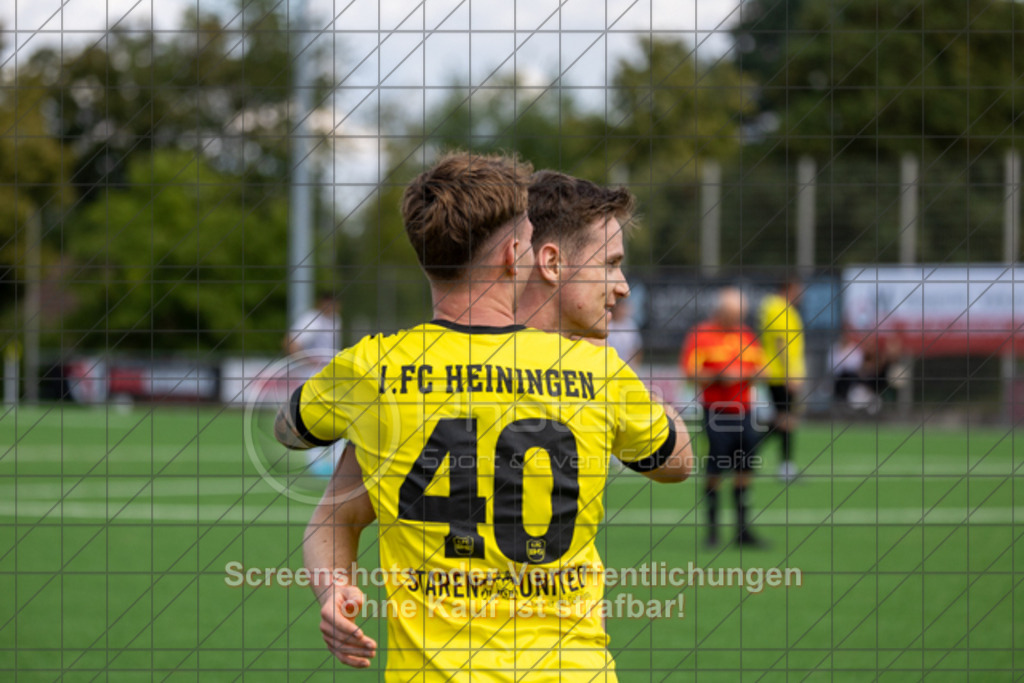 20250824_131951_0329 | #,1.FC Heiningen II (gelb) vs. 1.Göppinger SV III (weiß), Fußball, Kreisliga B7 - Bezirk Neckar/Fils, 01. Spieltag, Saison 2025/2026, Kunstrasenplatz Sportzentrum Heiningen, Krautgarten 1, 73092 Heiningen, 24.08.2025 - 13:00 Uhr,Foto: PhotoPeet-Sportfotografie/Peter Harich