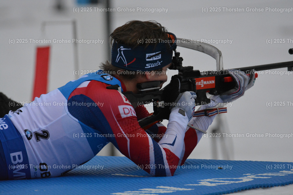 IBU WC Biathlon Oberhof 2018 | SVENDSEN Emil Hegle (NOR) am Schiessstand; IBU WC Biathlon Oberhof 2018, 12,5 km Verfolgung der Männer am 06.01.2018 in der DKB Ski Arena in Oberhof, (Deutschland) - Realisiert mit Pictrs.com