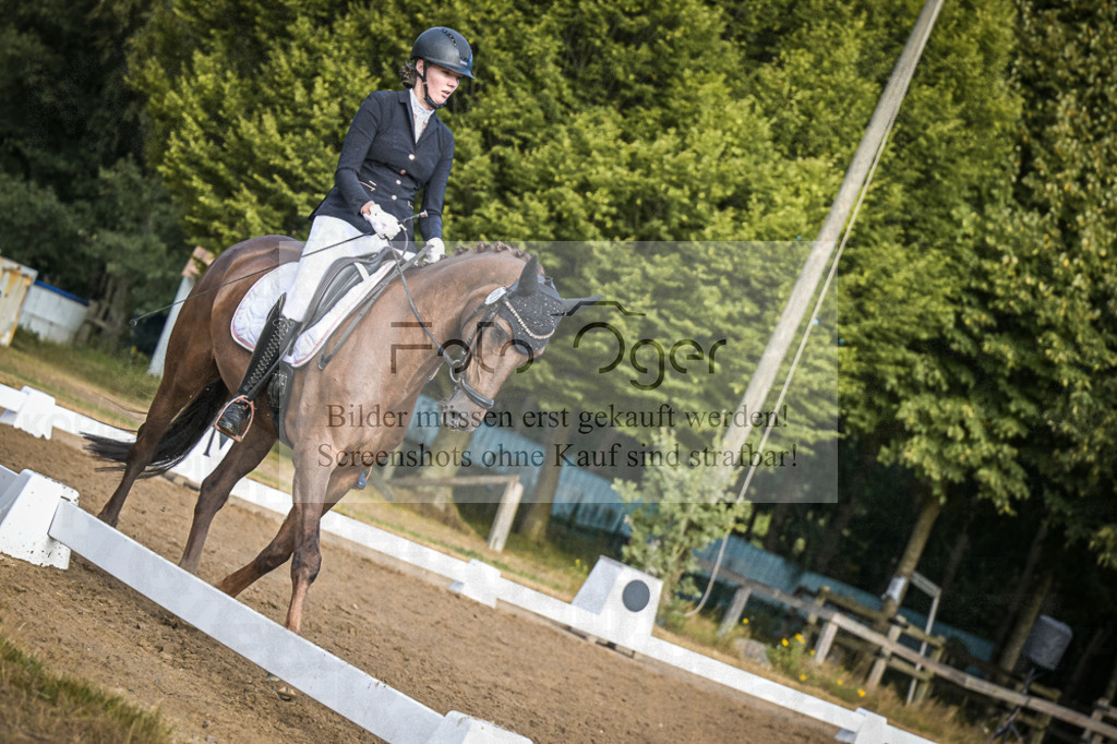 DOS_0222 | Entdecke hochwertige Reitturnierfotos von Foto Oger. Professionell, emotional und authentisch – jetzt Lieblingsmomente im Shop bestellen.Deutschlandweite Turnierfotografie. - Realisiert mit Pictrs.com
