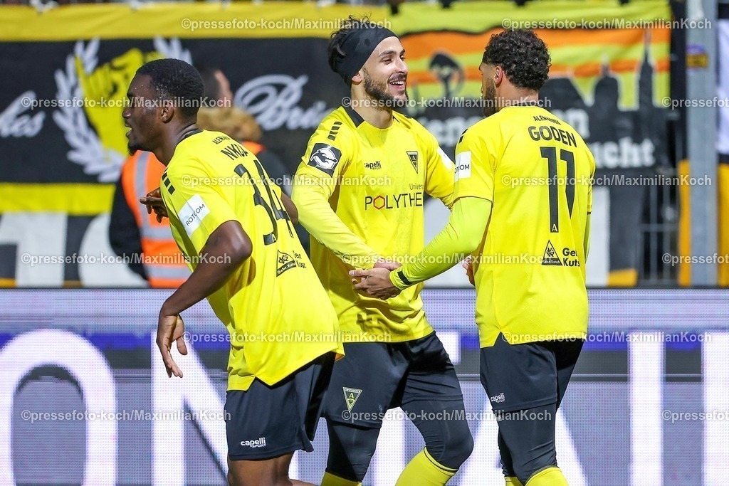 FCVK14022501034 | 14.02.2025, Fußball, FC Viktoria Köln – Alemannia Aachen, 3.Liga, Sportpark Höhenberg, Saison 2024 2025: Torjubel nach dem 1:0 durch Torschütze Kevin Goden (Alemannia Aachen #11). Zusammen mit Anas Bakhat (Alemannia Aachen #10)DFB regulations prohibit any use of photographs as image sequences and or quasi-video.
