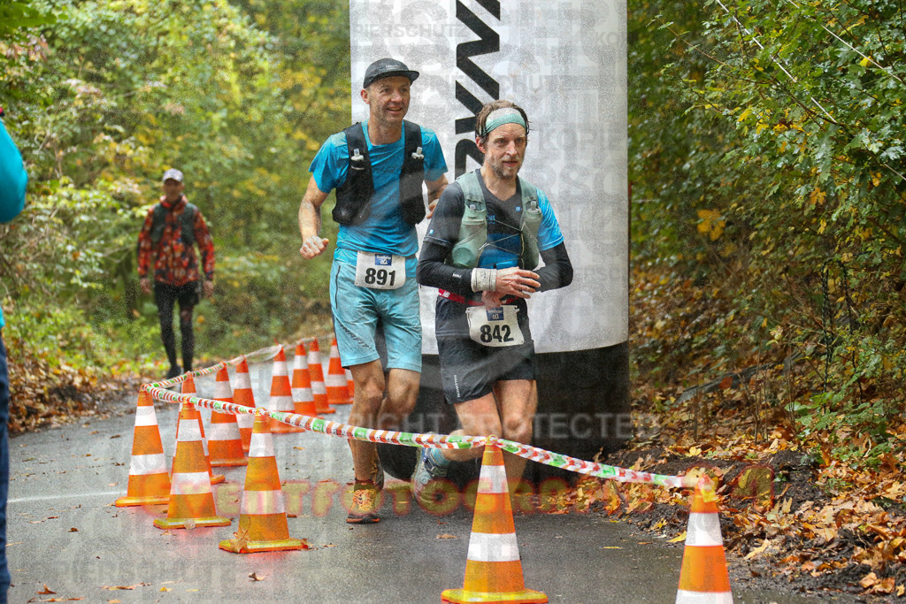 241027_0941_EX1_3341 | Sportfotografie im Rhein-Sieg Kreis, Köln, Bonn, NRW, Rheinland Pfalz, Hessen, etc. Unser Tätigkeitsfeld umfasst den Laufsport vom Volkslauf über den Marathon, Duathlon, Triathon bis zum Ultralauf wie Kölnpfad Ultra oder Schindertrail.