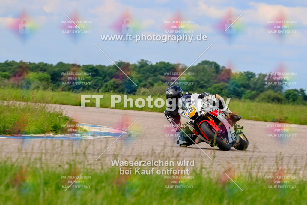 MotoTeam-1200 | Hier findet Ihr Bilder von Touristenfahrten auf der Nürburgring Nordschleife oder von anderen Veranstaltungen die ich besucht habe. Viel Spass beim Durch Schauen 