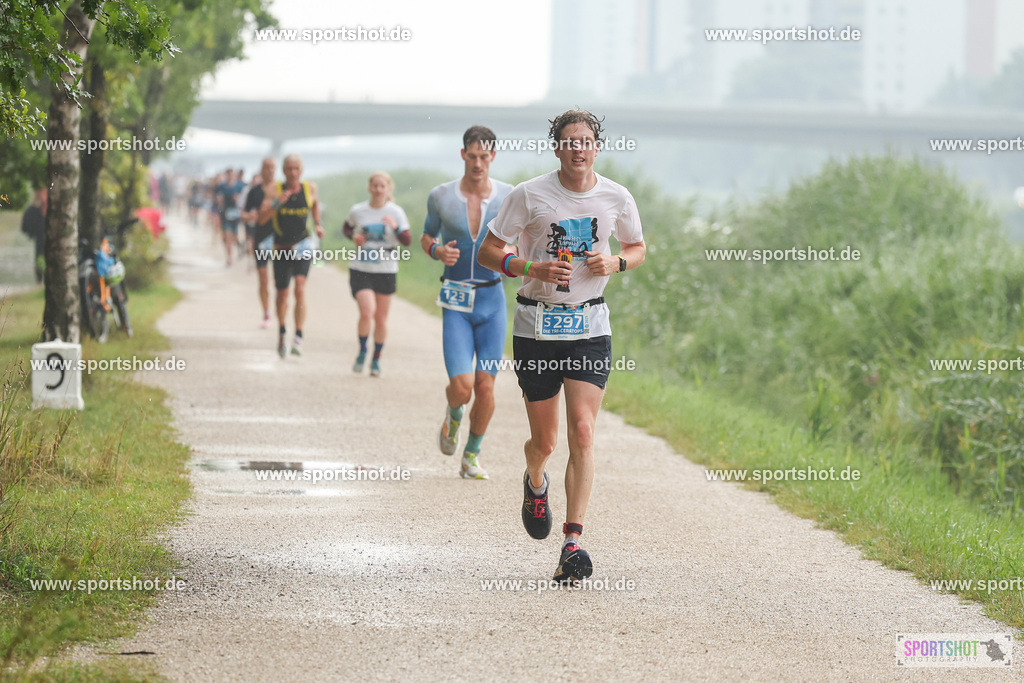 LUR_1204 | 34. M-net Erlanger Triathlon 2025 #erlangertriathlon  #mnettriathlon2025 #mnettriathlon #team #olympischedistanz #mitteldistanz #triathlon #maindonaukanal  #erlangertriathlon2025 #yourpictrs #tv1848 #tv1848erlangen  #triathlonbayern #sportinerlangen #demsportverbunden #sportshot_your_pictrs Copyright: www.sportshot.de