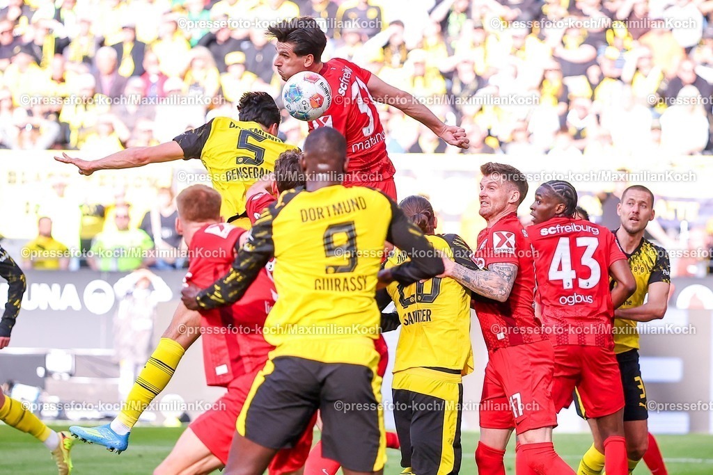 BVB26042601043 | 26.04.2026, Fußball, Borussia Dortmund - SC Freiburg, 1. Fußball Bundesliga, 31. Spieltag, Signal Iduna Park, Saison 2025 2026: Torschuss Kopfball Kopfballtor im Zweikampf gegen Philipp Lienhart&nbsp;(SC Freiburg #03)  Tor zum 3:0 durch Torschütze Ramy Bensebaini&nbsp;(BVB #05)  zusammen mit   DFB regulations prohibit any use of photographs as image sequences and or quasi-video.