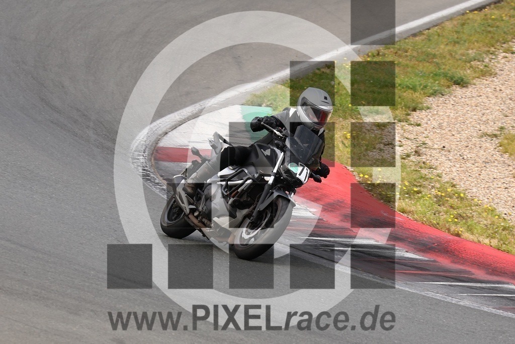 0071-20240909_04414 | Schöne Erinnerungen an spannende Momente - das festzuhalten ist unser Job. PIXELrace.de ist seit 2003 auf den Rennstrecken Europas unterwegs um die Action draußen beim Fahren und die wunderbare Stimmung imm Fahrerlager für euch einzufangen.