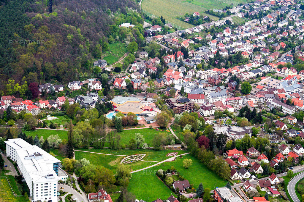 Luftbild: Therme und Kurpark der Südpfalz Therme und der Edith-Stein-Fachklinik Klinik für Neurologie in Bad Bergzabern im Bundesland Rheinland-Pfalz in Deutschland. Foto: IMG_1721.jpg vom 01.05.2006 durch Werner Riehm/FLY-FOTO.de