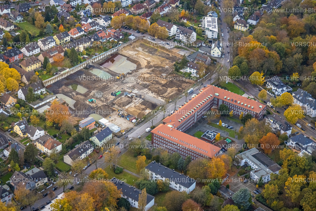 Bochum231102520 | Luftbild, Rechtwinkeliges Gebäude Verwaltungssitz Berufsgenossenschaft Rohstoffe & chemische Industrie Bezirksdirektion, Baustelle für Projekt Wohnen und Arbeiten an der Hunscheidtstraße und Waldring mit herbstlichen Laubbäumen, Wiemelhausen, Bochum, Ruhrgebiet, Nordrhein-Westfalen, Deutschland