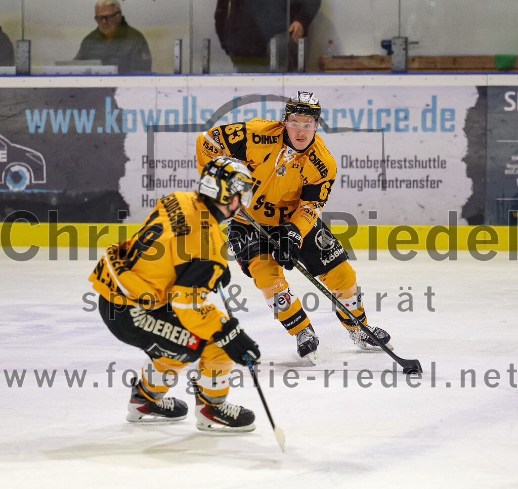 2025-11-02_062_TSV_Erding_gegen_EV_Fuessen | Erding, Deutschland, 02.11.2025:Eishockey, Oberliga Süd 2025 / 2026, 15. Spieltag, TSV Erding gegen EV Füssen, Endergebnis: 2:6Bauer Neudecker (EV Füssen, #18), +fü63+Foto: Christian Riedel / fotografie-riedel.net
