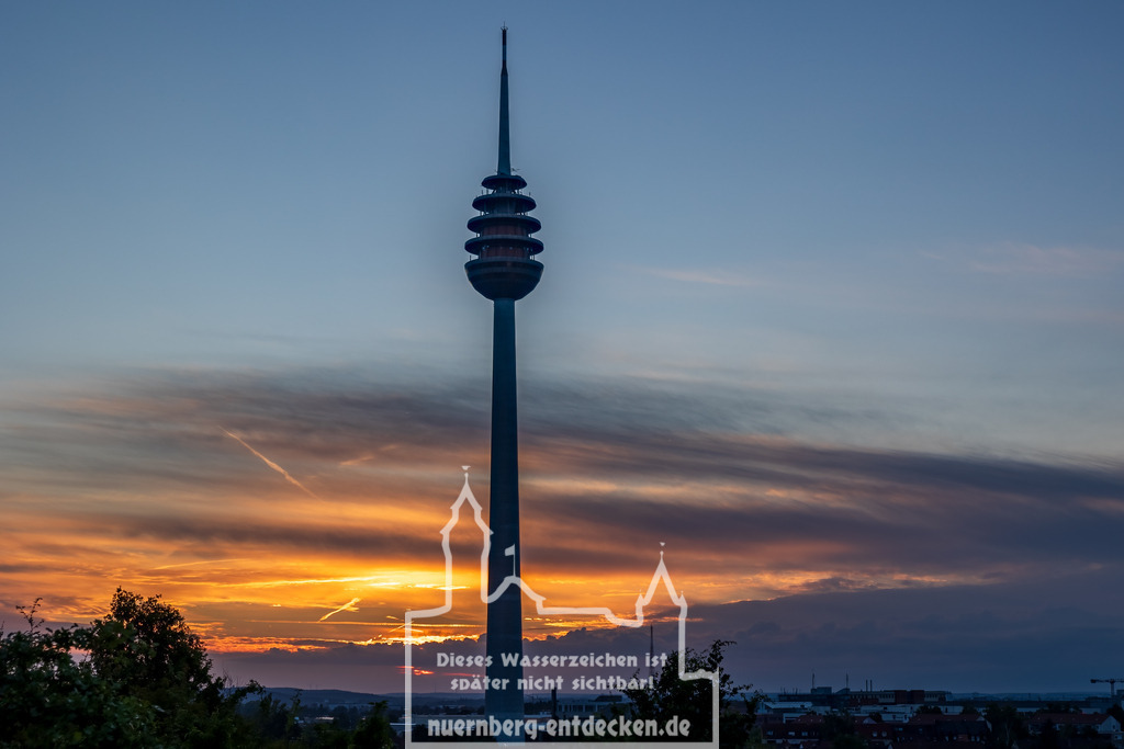 Nürnberg im Sonnenuntergang | Der Nürnberger Fernmeldeturm im Sonnenuntergang, auch bekannt als das denkmalgeschützte 'Nürnberger Ei'. - Realisiert mit Pictrs.com