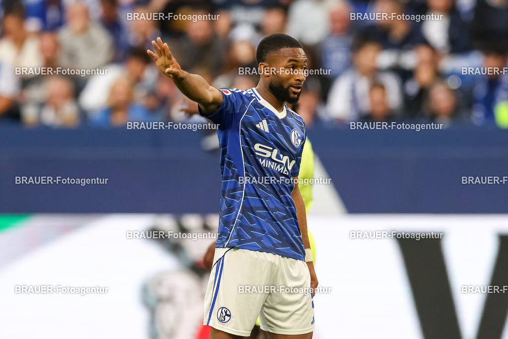 1_S04BER_20250801_0871.JPG -  - FC Schalke 04 - Hertha BSC Berlin - 2. Bundesliga | Gelsenkirchen, Deutschland, 01.08.25: Moussa Sylla (FC Schalke 04) gestikuliert, Gestik waehrend des Spiels der 2. Bundesliga zwischen FC Schalke 04 - Hertha BSC Berlin in der Veltins-Arena am 01. August 2025 in Gelsenkirchen, Deutschland. (Foto von Stefan Brauer/Brauer-Fotoagentur)DFB/DFL REGULATIONS PROHIBIT ANY USE OF PHOTOGRAPHS AS IMAGE SEQUENCES AND/OR QUASI-VIDEO.