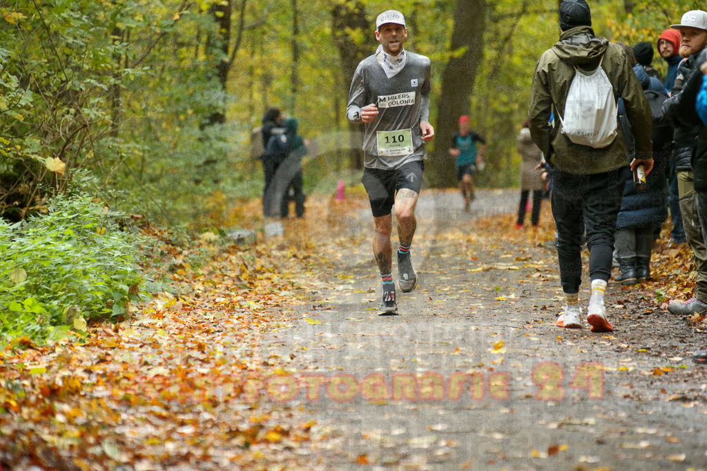 251026_1220_EX1_0121 | Sportfotografie im Rhein-Sieg Kreis, Köln, Bonn, NRW, Rheinland Pfalz, Hessen, etc. Unser Tätigkeitsfeld umfasst den Laufsport vom Volkslauf über den Marathon, Duathlon, Triathon bis zum Ultralauf wie Kölnpfad Ultra oder Schindertrail.