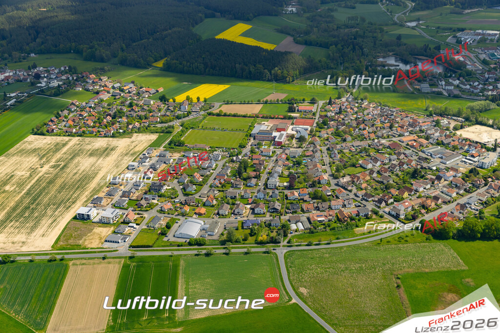 Das Luftbild der Stadt Mitwitz wurde 2022 vom Flugzeug heraus erstellt (keine Drohnen-Aufnahmen) Aufnahmehöhe ca.450 Meter- hohe Bildauflösung und Druck-Qualität. Garantiert!
