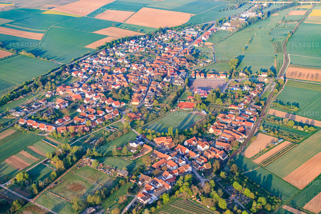 Luftbild: Ortsansicht von Nordosten im Ortsteil Drusweiler in Kapellen-Drusweiler im Bundesland Rheinland-Pfalz in Deutschland. Foto: IMG_39611.jpg vom 16.04.2011 durch Werner Riehm/FLY-FOTO.deAuflösung des Originals: 3824 x 2549 px