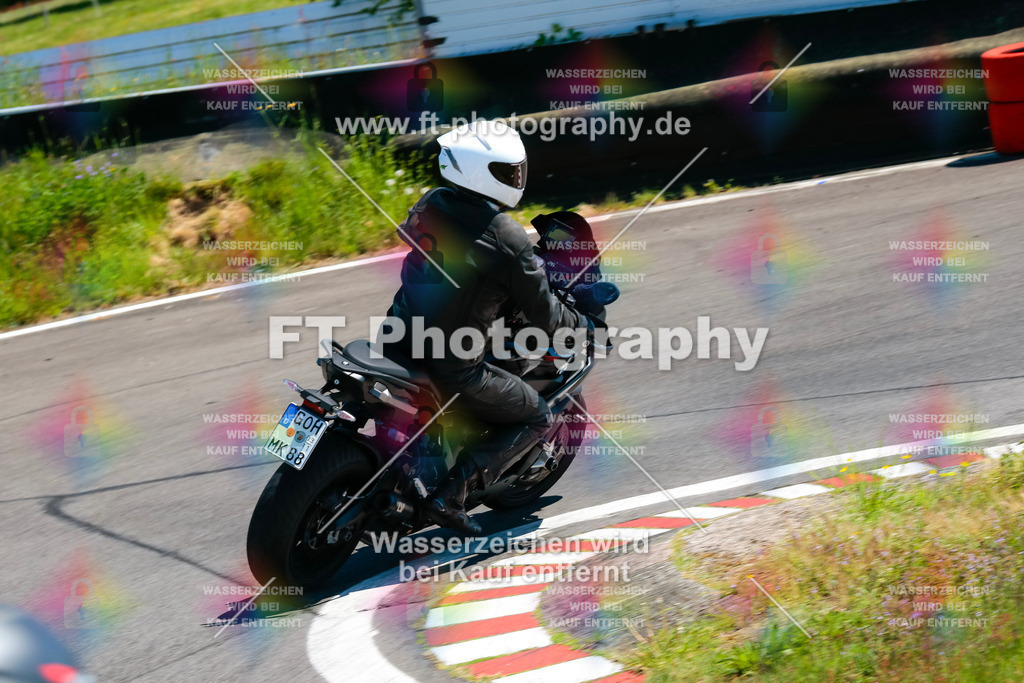 Moto-TeamOBK-22134 | Hier findet Ihr Bilder von Touristenfahrten auf der Nürburgring Nordschleife oder von anderen Veranstaltungen die ich besucht habe. Viel Spass beim Durch Schauen 