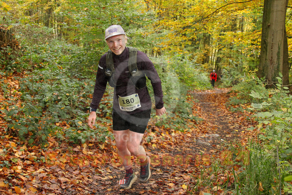 251026_1245_EV4_5753 | Sportfotografie im Rhein-Sieg Kreis, Köln, Bonn, NRW, Rheinland Pfalz, Hessen, etc. Unser Tätigkeitsfeld umfasst den Laufsport vom Volkslauf über den Marathon, Duathlon, Triathon bis zum Ultralauf wie Kölnpfad Ultra oder Schindertrail.