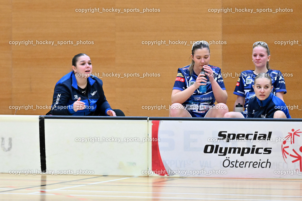 VSV Unihockey Damen vs. FCB München | #18 Lara Fuhrmann VSV Unihockey, Spielerbank VSV Unihockey, VSV Unihockey Damen vs. FCB München, VSV Unihockey Damen vs. FCB München am 24.01.2026 in Villach (Ballspielhalle St. Martin), Austria, (Photo by Bernd Stefan)