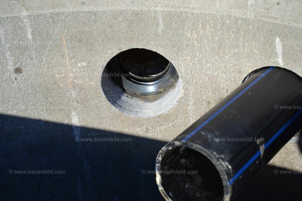 bib-lg03-abwasserkanal-0037 | Nach LV-Leistungsgruppen sortierte Detailfotos über den Bau eines Hauses. Alle Hausbau-Bilder direkt vom Urheber und Autor der Website Haus-Selber-Bauen.com