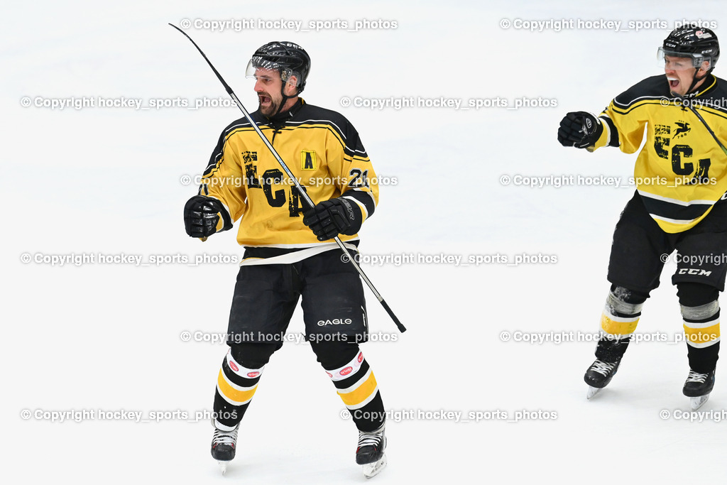 EC Kellerberg vs. EC Arnoldstein | #21 Tributsch Andreas EC Arnoldstein, #33 Spitaler Martin EC Arnoldstein, #23 Galli Stefan EC Arnoldstein, EC Kellerberg vs. EC Arnoldstein, EC Kellerberg vs. EC Arnoldstein am 03.02.2025 in Villach (Stadthalle Villach), Austria, (Photo by Bernd Stefan)