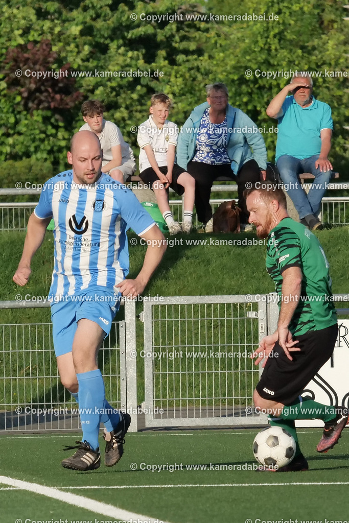 Fußball Kreispokal 25/26 Ü 32 : Spiel um Platz 3 : SV 08/29 Friedrichsfeld - SV Ringenberg AH  2 : 1 | Fußball Kreispokal 25/26 Ü 32 : Spiel um Platz 3 : SV 08/29 Friedrichsfeld - SV Ringenberg AH  2 : 1Spielort : Voerde Friedrichsfeld - Realisiert mit Pictrs.com