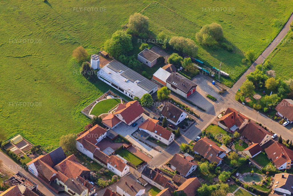 Dorfbrunnenstr | Luftbild: Dorfbrunnenstr im Ortsteil Büchelberg in Wörth im Bundesland Rheinland-Pfalz in Deutschland. Foto: IMG_40349.jpg vom 22.04.2011 durch Werner Riehm/FLY-FOTO.de - Realisiert mit Pictrs.com