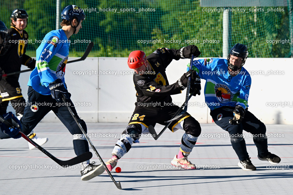 VAS Ballhockey Villach vs. ASKÖ Villach Ballhockey | #27 Nindler Darian SV ASKÖ Ballhockey, #24 Wucherer Gerald VAS Ballhockey Villach, #68 Fischer Tobias SV ASKÖ Ballhockey, VAS Ballhockey Villach vs. ASKÖ Villach Ballhockey , VAS Ballhockey Villach vs. ASKÖ Villach Ballhockey  am 13.05.2026 in Villach (Alpen Arena ), Austria, (Photo by Bernd Stefan)