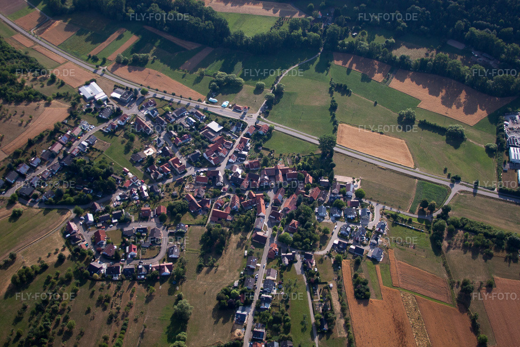 Luftbild: Ortsansicht von Südwesten im Ortsteil Dietenhausen in Keltern im Bundesland Baden-Württemberg in Deutschland. Foto: IMG_69908.jpg vom 06.07.2014 durch Werner Riehm/FLY-FOTO.de