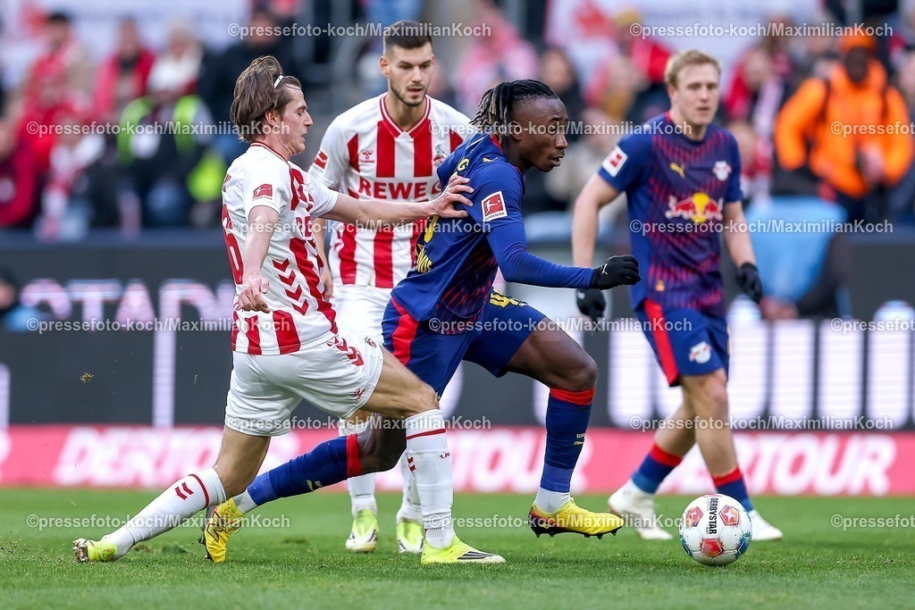 1FC08022601052 | 08.02.2026, Fußball, 1. FC Köln - RB Leipzig, 1. Fußball Bundesliga, 21. Spieltag, RheinEnergie-STADION, Saison 2025 2026: Yan Diomande&nbsp;(RB Leipzig #49) im Zweikampf gegen Jakub Kaminski&nbsp;(1FC Koeln #16) Tom Krauß&nbsp;(1FC Koeln #05)   DFB regulations prohibit any use of photographs as image sequences and or quasi-video.
