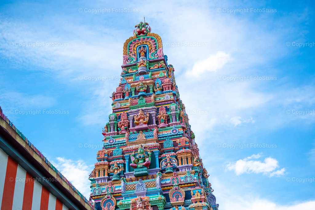 Hindutempel in Hamm Uentrop | Der bunte Turm des Hindutempel in Hamm Uentrop - Realisiert mit Pictrs.com