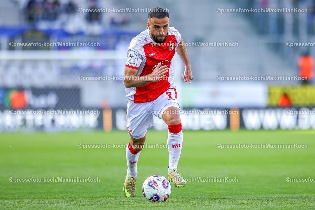 xKWIx26042601044 | 2026.04.26, xkwix, Fußball, 3.Liga, Rot-Weiss Essen - 1. FC Saarbrücken, Stadion an der Hafenstraße, 35.Spieltag, Saison 2025 / 2026: Ramien Safi (Rot-Weiss Essen #7) DFB regulations prohibit any use of photographs as image sequences and or quasi-video. Photo: xKamilxWilkowskixPressefotoKochx