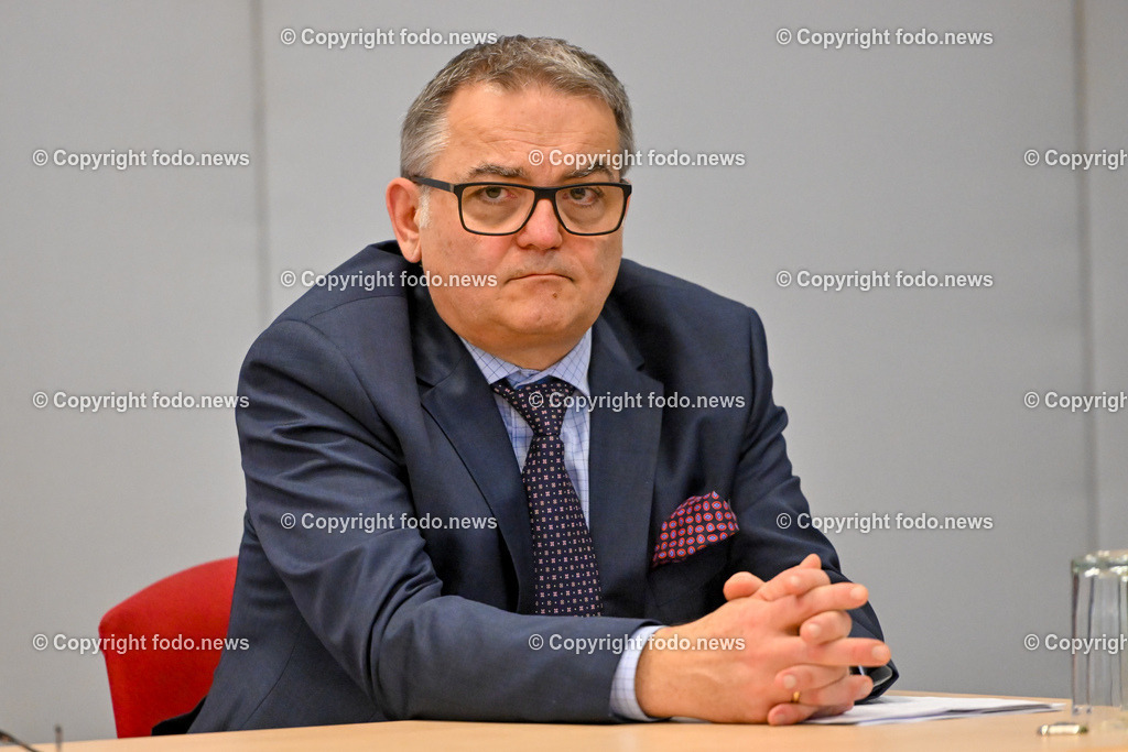 Pressekonferenz Ordensklinikum Linz GmbH_ Tumorzentrum OÖ_ 01.02.2023-14 | 01.02.2023, Ordensklinikum Linz, AUT, Pressekonferenz Ordensklinikum Linz GmbH, Tumorzentrum Ooe – onkologische Versorgung der Ooe Bevoelkerung im Bild Ernst  Rechberger (Innere Medizin I, Barmherzige Schwestern Ried im Innkr., Stv. Leiter Tumorzentrum Ooe)