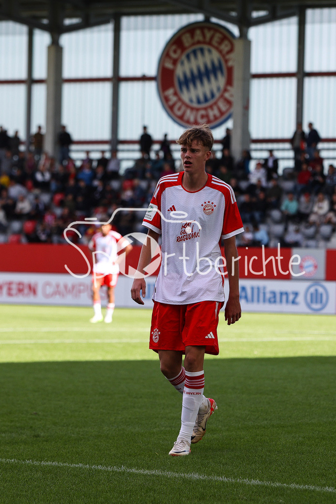 FC Bayern Muenchen U19 - TSV 1860 Muenchen U19 | Jonathan JENSEN (FCB #10) in Aktion / Freisteller / Einzelfoto