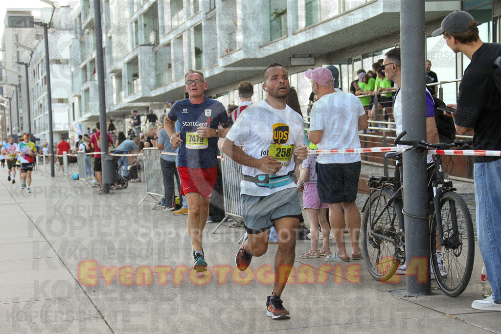 250920_1448_EX1_7605 | Sportfotografie im Rhein-Sieg Kreis, Köln, Bonn, NRW, Rheinland Pfalz, Hessen, etc. Unser Tätigkeitsfeld umfasst den Laufsport vom Volkslauf über den Marathon, Duathlon, Triathon bis zum Ultralauf wie Kölnpfad Ultra oder Schindertrail.