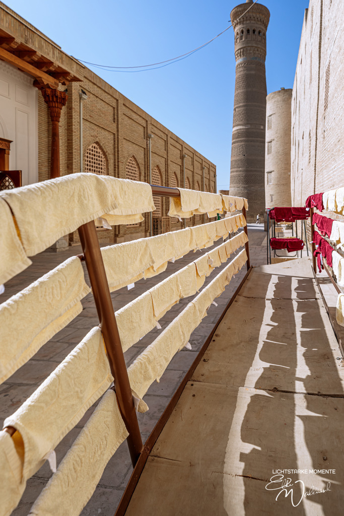 Kalon Moschee, Buchara  | Herzlich willkommen auf meiner Seite! Ich bin Elke Wallnisch, Deine Fotografin für lichtstarke Momente. Der Name steht für alles, was mich mit der Fotografie verbindet: Das Licht und seine machtvolle Wirkung auf eine Situation oder unsere Stimmung - Realisiert mit Pictrs.com