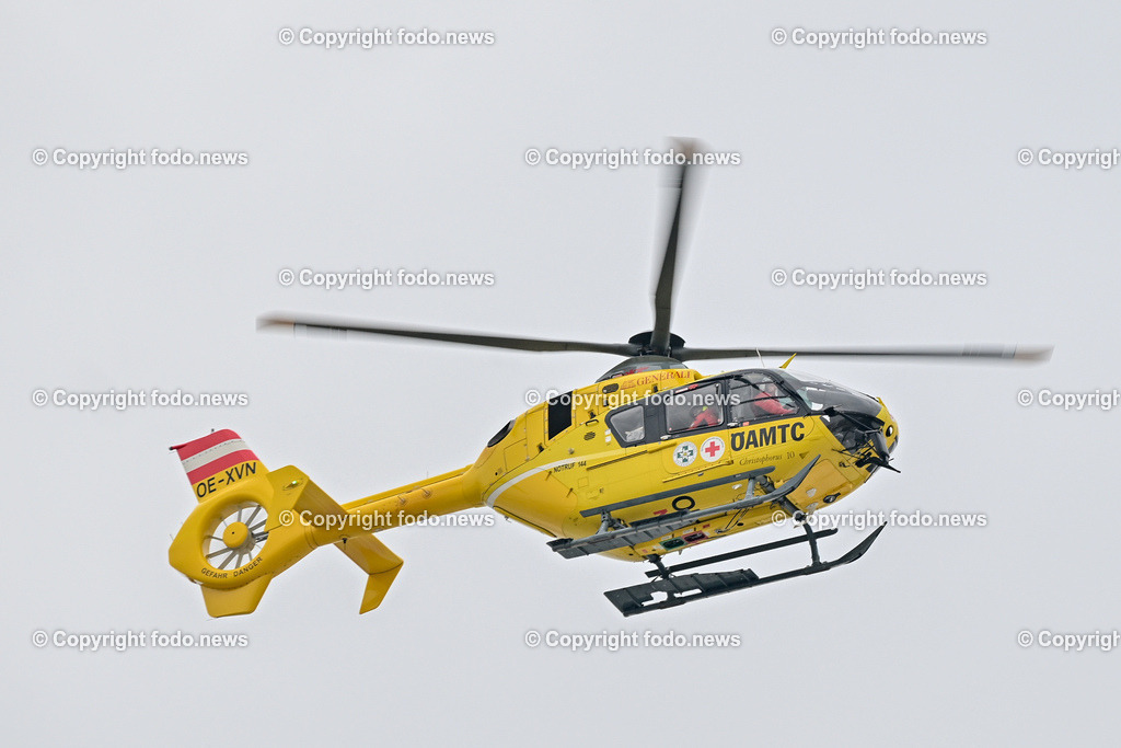 Rettungshubschrauber_ Helikopter_ Christophorus_ OeAMTC_ Rotes Kreuz_ 14.01.2024-3 | 14.01.2024, Oberoesterreich, AUT, Rettungshubschrauber, im Bild Rettungshubschrauber, Helikopter, Christophorus, ÖAMTC, Rotes Kreuz, Krankentransport, Notarzt, Einsatz, Notruf 144, Landung Start, Flug, Heli, Pilot