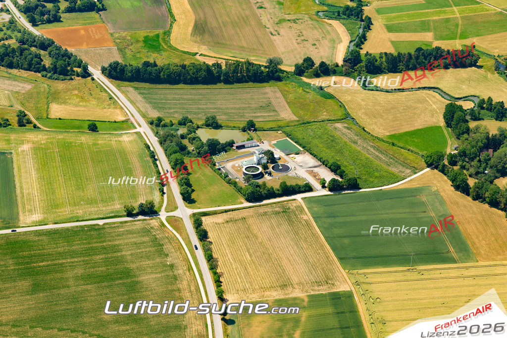 Das Luftbild zeigt : Kläranlage Geiselhöring - Die Luftaufnahme wurde 2023 vom UL-Flugzeug aus erstellt ( keine Drohne ) - Hochauflösende Luftaufnahme - Für grossformatige Ausdrucke geeignet. Die Geschenkidee !Mit Lizenz und Bildrechte bestellbar
