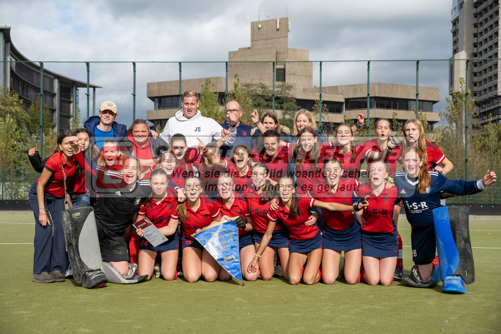 SFE_20231022_0239 | Deutsche Meisterschaft Weibliche U16 Finale Uhlenhorst Mülheim - Düsseldorfer HC am 22.10.2023 in Köln (Düsseldorfer Hockeyclub 1905 e.V.), Photo: Stephan Fehrmann 2023 (Sports-Gallery)