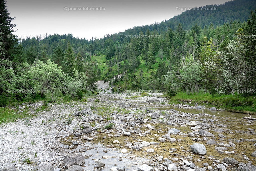 welltvi-2019-Juli09--Stuibenfaelle-Planseeabfluss-Reutte-DSD03348 | Info aus dem Bezirk Reutte/Ausserfern Tirol sowie eine umfangreiche Bilddatenbank über die gesamte Region: Lechtal, Talkessel Reutte, Tannheimertal, Zwischentoren. Lech, Plansee, Zugspitze, Grenztunnel, B179, Fernpassstraße, Verkehr, Lawinen, Tradition, - Realisiert mit Pictrs.com