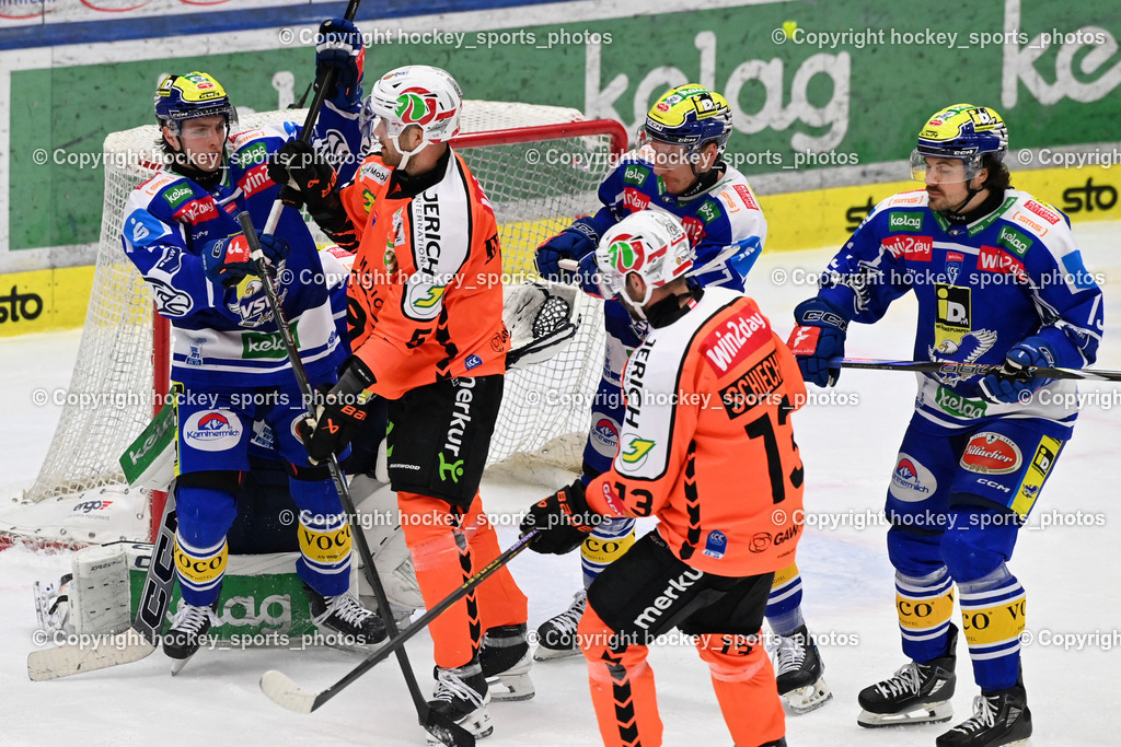 EC IDM WÄRMEPUMPEN VSV vs. MOSER MEDICAL GRAZ99ERS | #5 Kasper Kotkansalo Graz 99ers, #13 Michael Schiechl Graz 99ers, #13 Adam Helewka EC VSV, #77 Philipp Lindner EC VSV, #43 Julian Raspotnig EC VSV, EC IDM WÄRMEPUMPEN VSV vs. MOSER MEDICAL GRAZ99ERS, EC IDM WÄRMEPUMPEN VSV vs. MOSER MEDICAL GRAZ99ERS am 17.03.2026 in Villach (Stadthalle Villach), Austria, (Photo by Bernd Stefan)