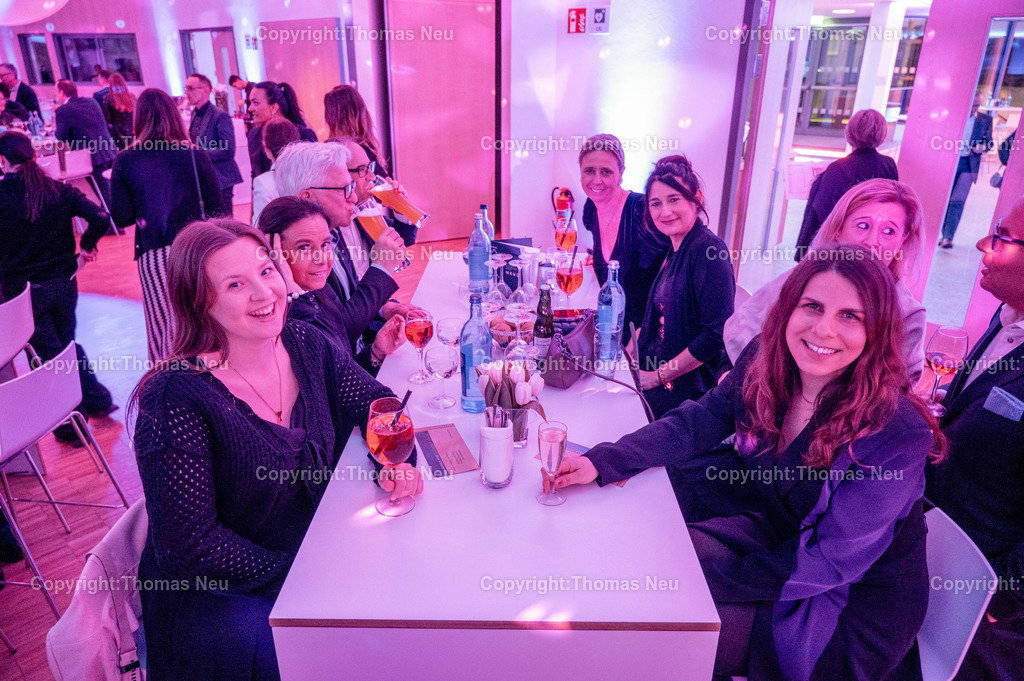 DSC_0624 | Im Parktheater Bensheim fand am 28. März 2026 die Verleihung des Eysoldt-Rings 2025 statt – eine der bedeutendsten Auszeichnungen für Schauspielkunst im deutschsprachigen Raum. Der Preis ging an Thomas Schmauser, der für seine herausragende darstellerische Leistung geehrt wurde.Im Rahmen der Veranstaltung wurde außerdem der Kurt-Hübner-Regiepreis an Fritzi Wartenberg verliehen, die für ihre besondere künstlerische Handschrift und Regiearbeit ausgezeichnet wurde.,Bild: Thomas Neu