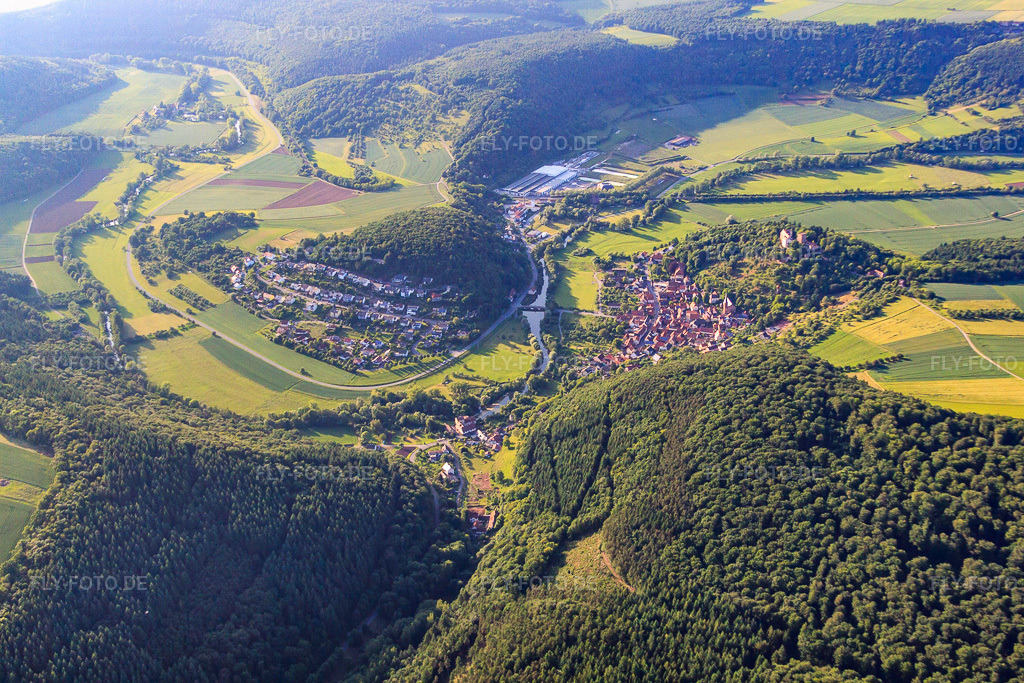Luftbild: Drof in einer Tauberschleife im Ortsteil Gamburg in Werbach im Bundesland Baden-Württemberg in Deutschland. Foto: IMG_66256.jpg vom 30.05.2014 durch Werner Riehm/FLY-FOTO.de