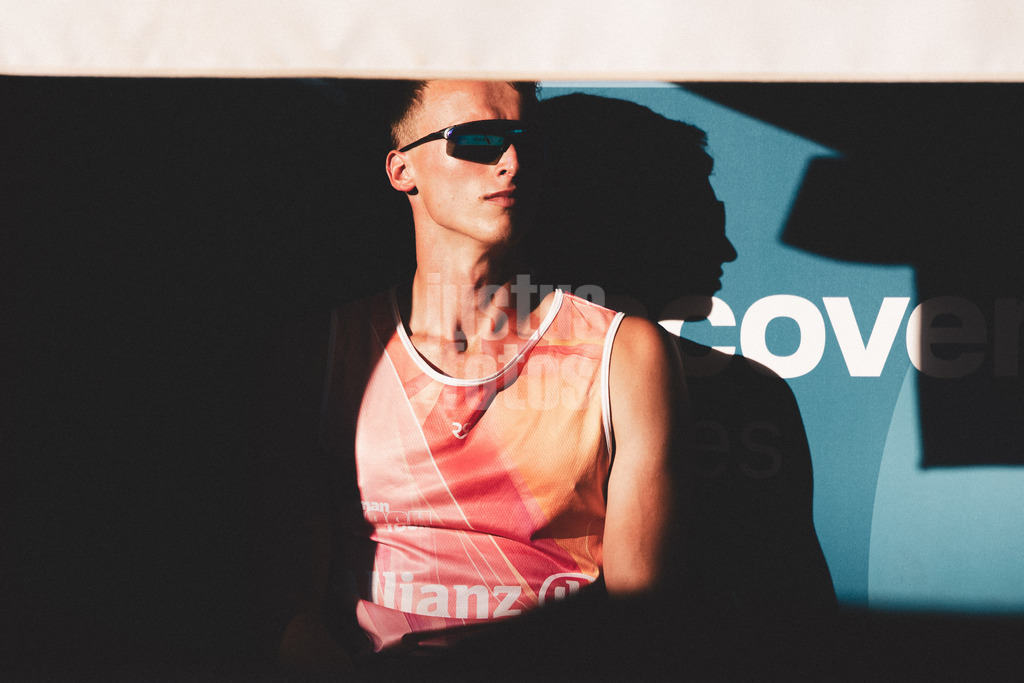 Beachvolleyball | Männer | Allianz German Beach Tour 2025 | Tourstop Berlin | 16.08.2025 | Cedrik Moede auf der Spielerbank