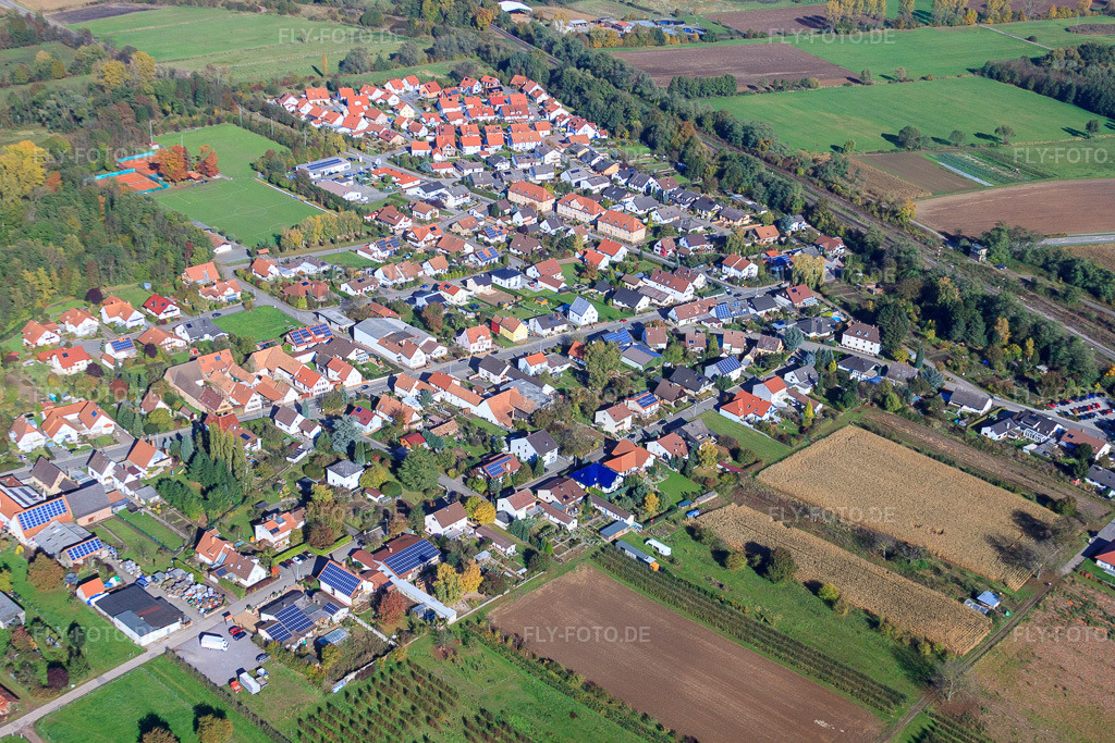 Luftbild: Hauptstr in Winden im Bundesland Rheinland-Pfalz in Deutschland. Foto: IMG_34853.jpg vom 26.10.2010 durch Werner Riehm/FLY-FOTO.de