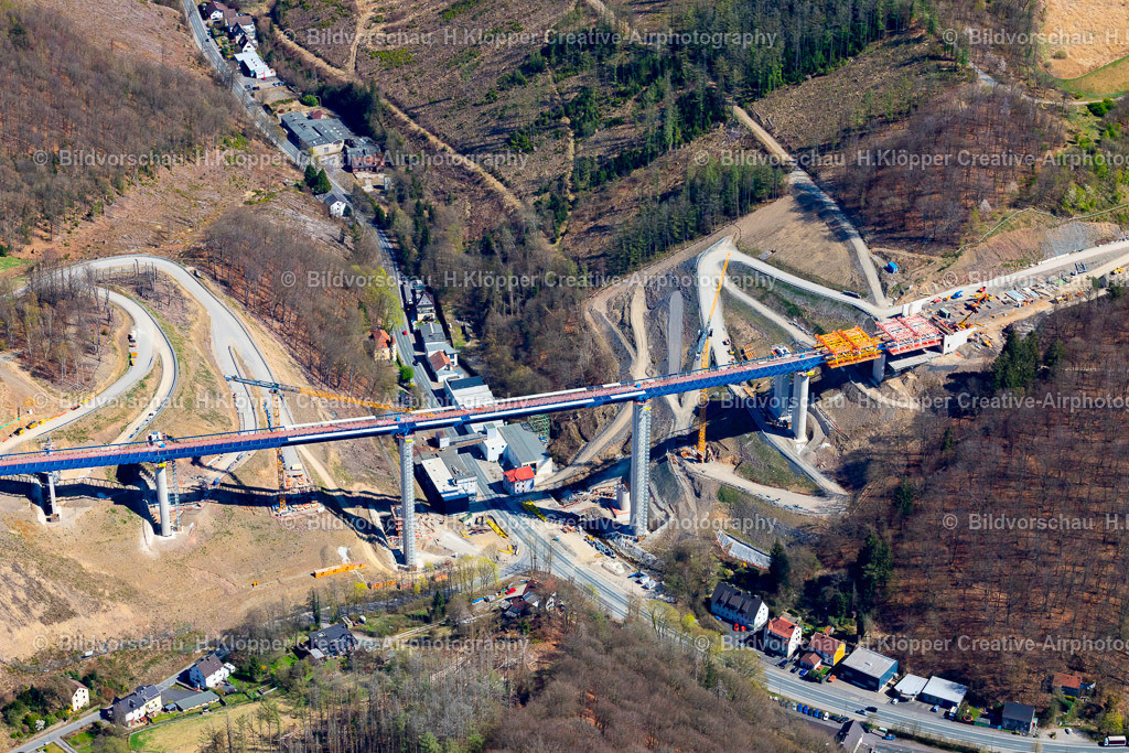 Luftbilder Lüdenscheid-0321 | Luftaufnahme Baustelle zum Sanierung und Instandsetzung des Autobahn- Brückenbauwerk " Talbrücke Rahmede " in Oberrahmede - Realisiert mit Pictrs.com