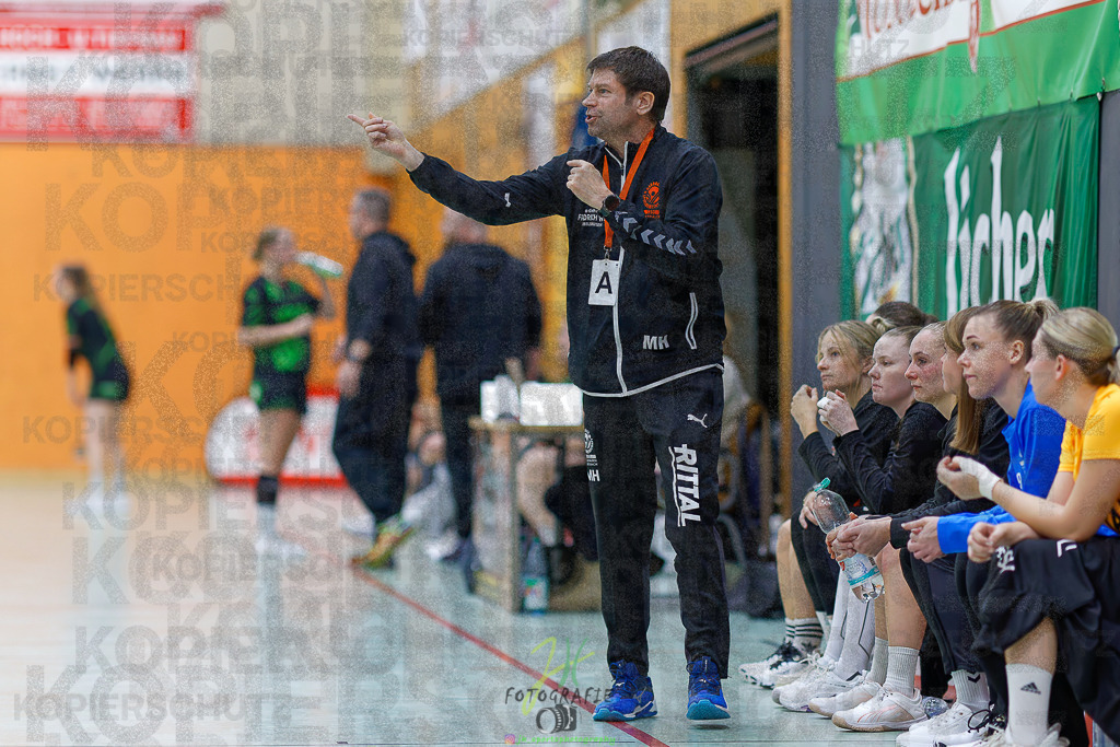 Frauen Oberliga Mitte (HHV); HSG Kleenheim/Langgöns II - HSG Eibelshausen/Ewersbach | Frauen Oberliga Mitte (HHV); HSG Kleenheim/Langgöns II - HSG Eibelshausen/Ewersbach am 01.11.2025 in Oberkleen (Weidig-Halle)Photo © 2025 - Jörg Heinrich - Realisiert mit Pictrs.com