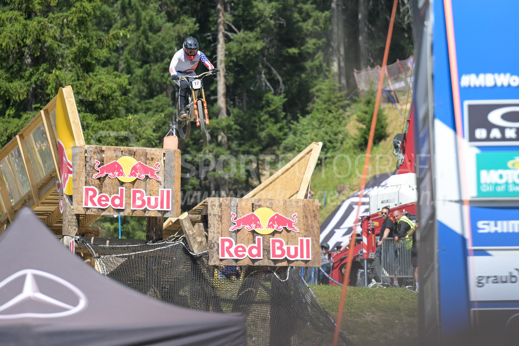 UCI Mountain Bike World Cup Lenzerheide 2022 - Downhill - 9. July 2022 | UCI Mountain Bike World Cup Lenzerheide 2022 - Downhill
Bike Kingdom, Lenzerheide
#17 NORTON Dakotah (USA)
Bild: Sportfotografie Markus Aeschimann | www.markus-aeschimann.ch - Realisiert mit Pictrs.com