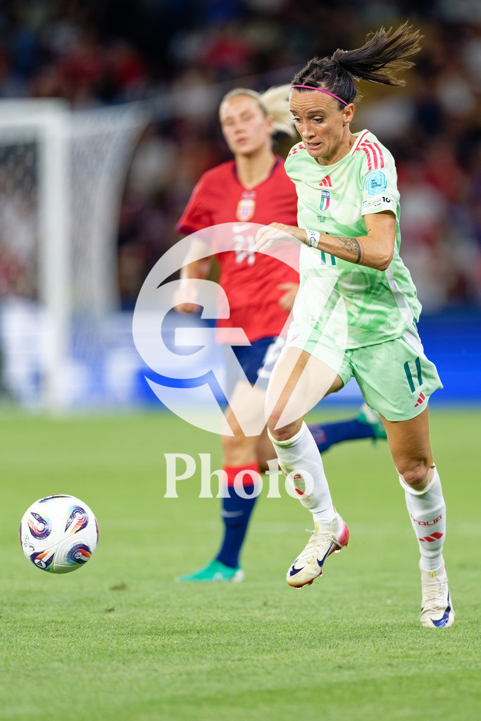 Norway v Italy - UEFA Women's EURO 2025 Quarter-Final | GENEVA, SWITZERLAND - JULY 16: Barbara Bonansea of Italy runs with the ball during the UEFA Women's EURO 2025 Quarter-Final match between Norway and Italy at Stade de Geneve on July 16, 2025 in Geneva, Switzerland. (Photo by Giuseppe Velletri/Sports Press Photo/Getty Images)