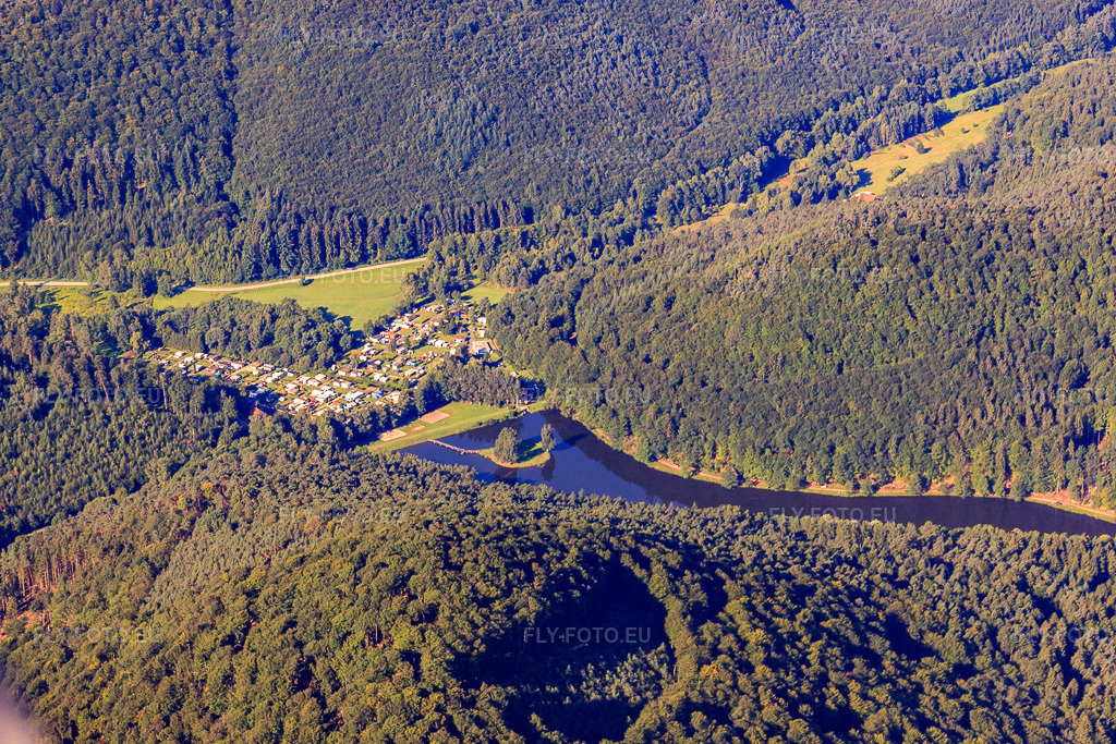 Vue aérienne: Camping du Fleckenstein à Lembach dans le département Bas Rhin, France – .Photo: IMG_31070.jpg prise le 07/08/2010 par Werner Riehm/FLY-FOTO.eu – Résolution de l'original: 4752 x 3168 px