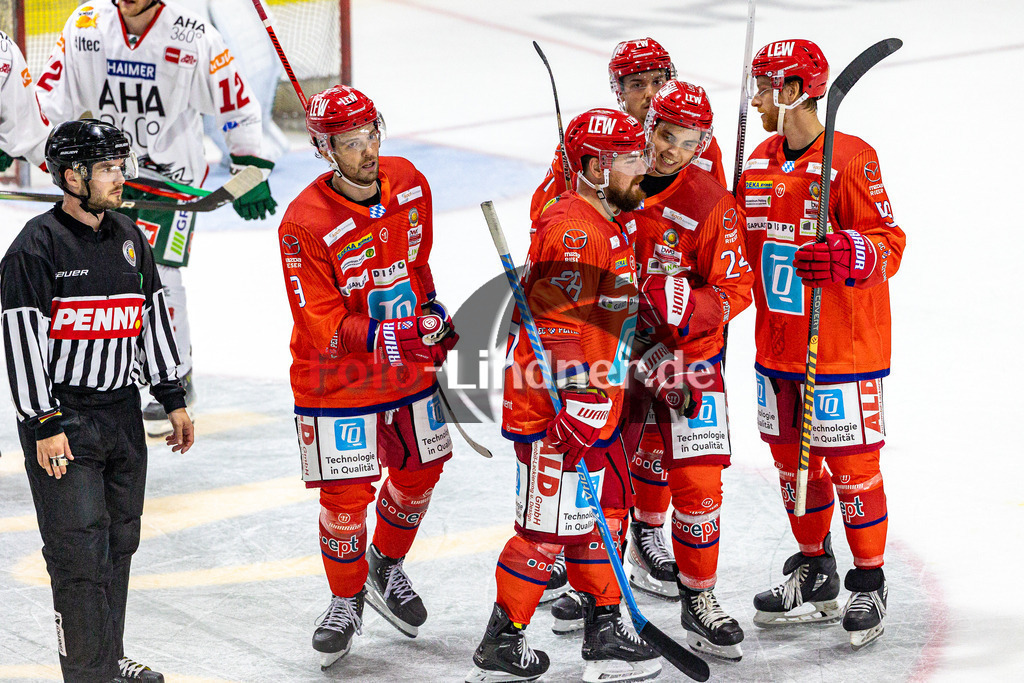 Testspiel EC Peiting vs Augsburger Panther | Eishockey Oberliga Süd Vorbereitung 2023/2024, Testspiel EC Peiting vs Augsburger Panther
Tor Thomas HEGER (EC Peiting 24),
2023-09-03 in Peiting (Eisstadion)
#24 Thomas HEGER (EC Peiting), #28 Fabian WEYRICH (EC Peiting), #9 Brett OUDERKIRK (EC Peiting)
Copyright: foto-lindner.de