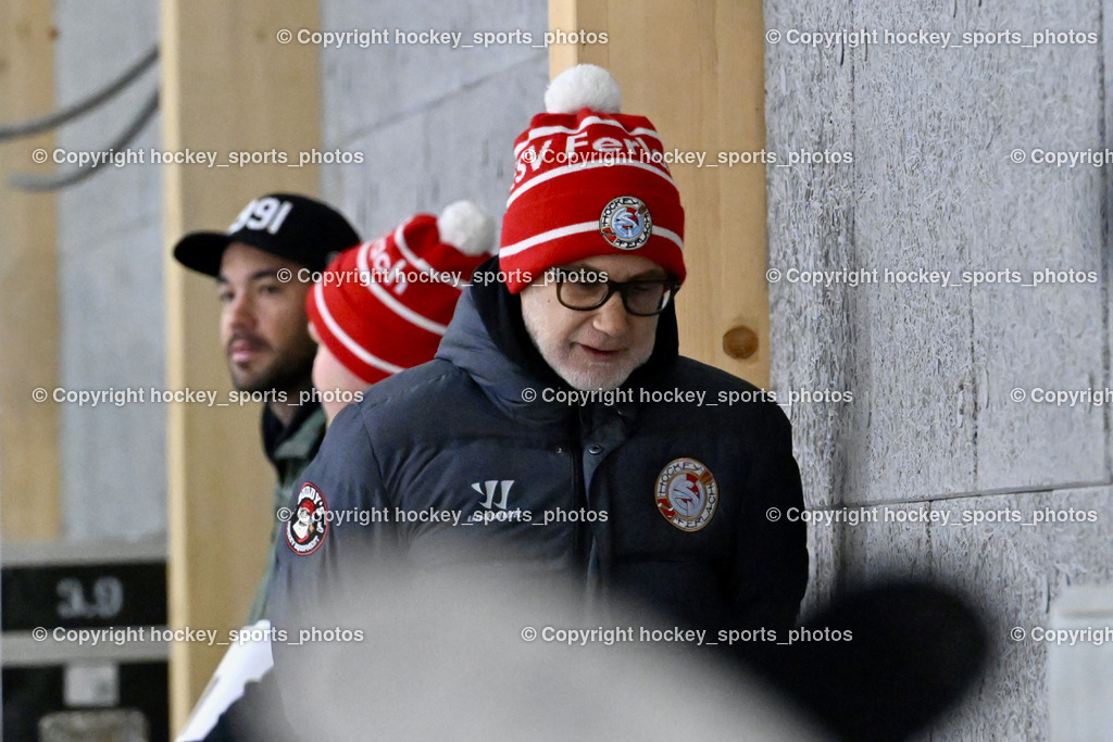 ESV FERLACH vs. ESC SOCCERZONE STEINDORF | Headcoach ESV Ferlach Vnuk Jure, ESV FERLACH vs. ESC SOCCERZONE STEINDORF, ESV FERLACH vs. ESC SOCCERZONE STEINDORF am 22.11.2024 in Ferlach (Eishalle Ferlach ), Austria, (Photo by Bernd Stefan)