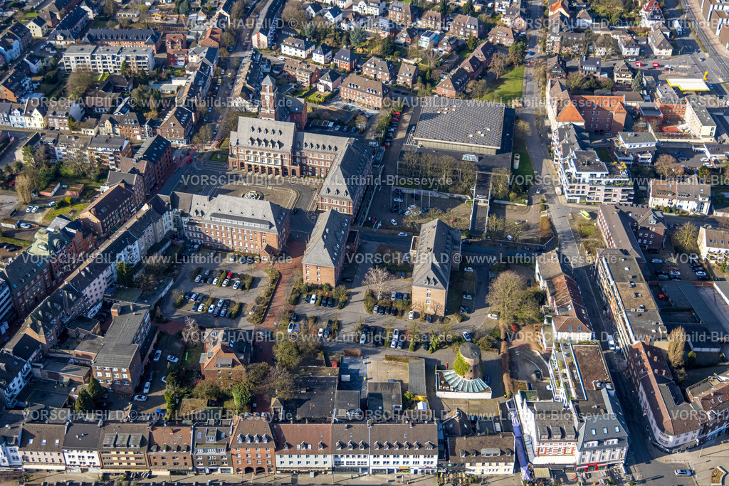 Bottrop250202622Mitte | Luftbild, Rathaus und Rathausturm Stadtverwaltung, Saalbau Veranstaltungsstätte, oben rechts das Amtsgericht Bottrop, unten Gaststätte Mühle, Altstadt, Bottrop, Ruhrgebiet, Nordrhein-Westfalen, Deutschland